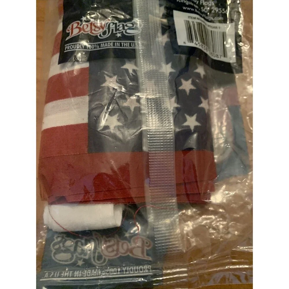 U.S. Patriotic Theme Garland with 12 Flags & Grommets 8x12 IN